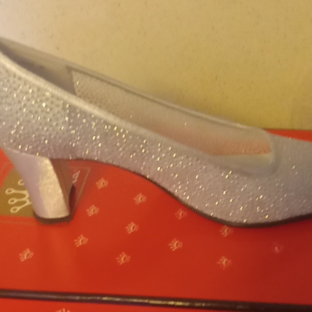 Womans silver Mina high heels